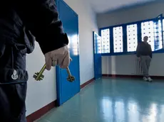 06/03/2013, Altamura (Ba), Casa circondariale di Altamura destinata a detenuti sexual offenders. Nella foto agenti di polizia penitenziaria con detenuti