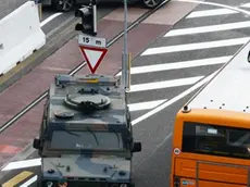 Interpress/M.Tagliapietra Venezia 28.08.2017.- Barriere New Jersy a Piazzale Roma Antiterrorismo. Blindato dell'esercito. con militari armati