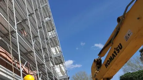 Un cantiere edile fotografato a Pontedera (Pisa) in una foto d'archivio del 25 marzo 2009. ANSA/FRANCO SILVI