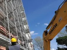 Un cantiere edile fotografato a Pontedera (Pisa) in una foto d'archivio del 25 marzo 2009. ANSA/FRANCO SILVI