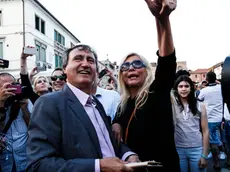 Brugnaro con Mara Venier in piazza Ferretto (foto Agenzia Candussi)