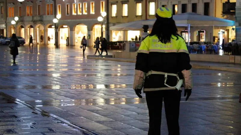 Agenzia Candussi, giornalista: Chiarin. Vigili in Piazza Ferretto Mestre.