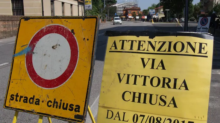 Lorenzo Porcile/Via Vittoria, Mirano / Via Vittoria chiusa al traffico