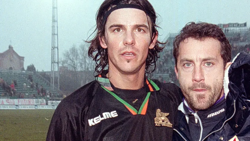 10.02.2002.- CALCIO VENEZIA-FIORENTINA. PAVAN / GANZ.- INTERPRESS/CRUCCU
