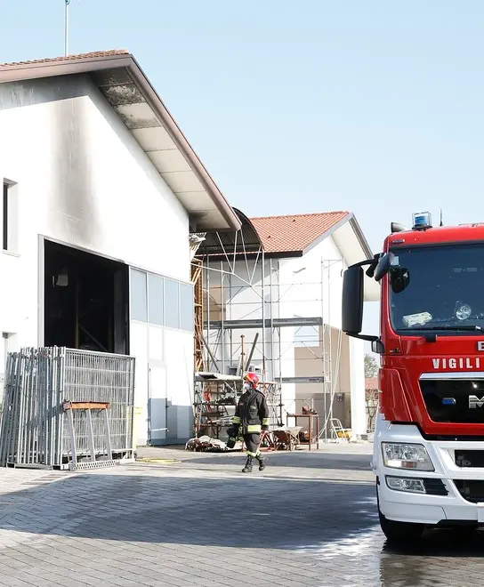 Incendio a Scorzè presso la Ditta Michelan Scorzè ,17/04/2020 Foto A. Gilardi/Ag. Lorenzo Pòrcile