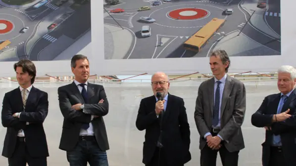 Posa della prima pietra del cantiere nell'area ex ACTV angolo via Torino-Corso del popolo nella foto da sin. ing. Berro, sindaco Orsoni, ass. Ferrazzi, ass. Bergamo, Paul Klotz amm. del. ASPIAG, arch. Flavio Albanese