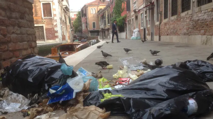 Interpress/M.Tagliapietra Venezia 09.07.2016.- Raccolta Immondizie non effrettuata.