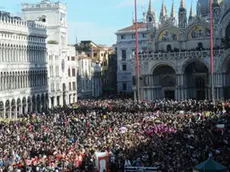 PELLICANI INTERPRESS/MAZZEGA. CARNEVALE DI VENEZIA. . 03.02.13