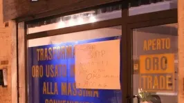 Il negozio rapinato mercoledì