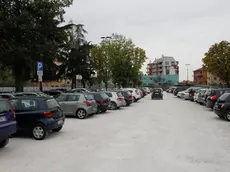 agenzia Candussi. giornalista Chiarin. Descrizione: primo giorno di apertura di alcune zone a traffico limitato e diminuzione delle tariffe dei parcheggi in centro. nella foto parcometro e parcheggio Ex Umberto I