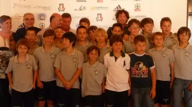 CON I RAGAZZI. Mauro Bergamasco ieri a Bibione