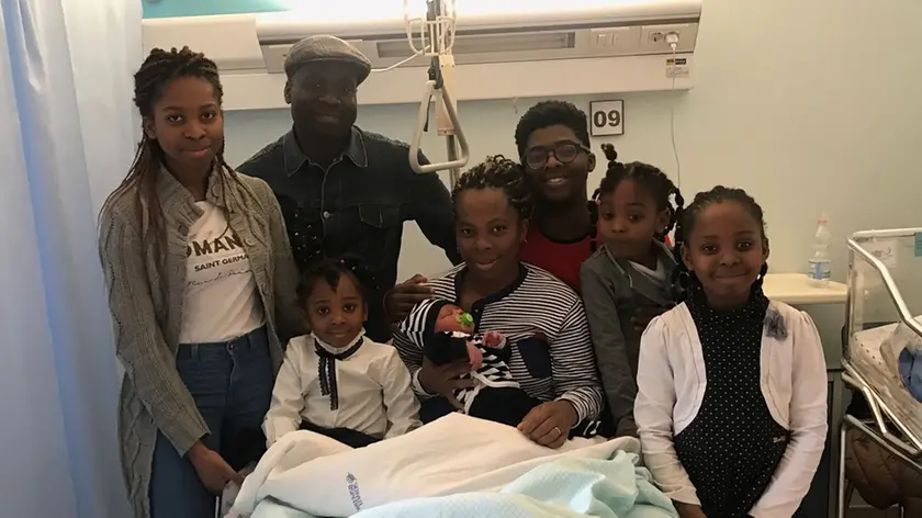 Davide, il primo nato dell'Usl 3, con la sua famiglia in ospedale a Mirano