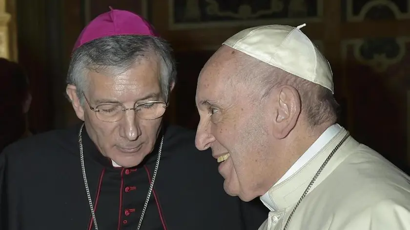 Papa Francesco con Luca Zaia, presidente della Regione Veneto, durante l'udienza con le delegazioni di donatori dell'albero di Natale e del Presepio in Piazza San Pietro, in Vaticano, 07 dicembre 2018.ANSA/VATICAN MEDIA EDITORIAL USE ONLY NO SALES