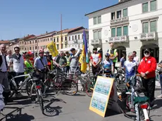 I ciclisti all'arrivo in piazza Ferretto (foto Candussi)