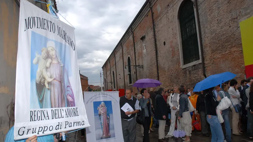 La protesta contro il balletto "Messiah Game" alla Biennale del 2007