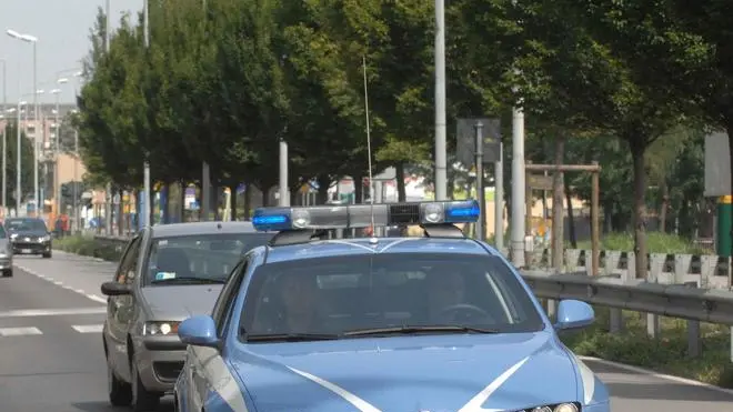 SCATTOLIN MESTRE 28/08/2007 Via F.lli Bandiera volanti polizia..© Bertolin M.