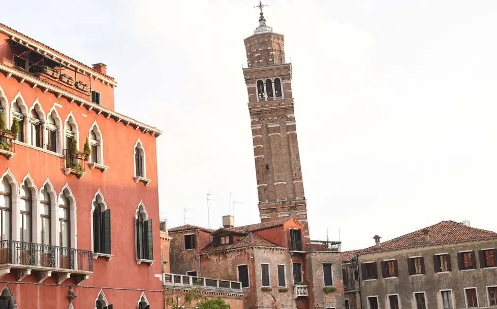Interpress\M.Tagliapietra Venezia 02.10.2019.- Campanile di Santo Stefano inclinato.