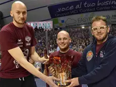 Hrvoje Peric riceve il premio dalle mani di Manuel Giuge al Taliercio