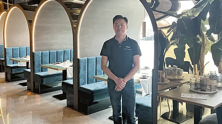 Il titolare del “Yolo sushi”, Chen Qunce
