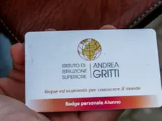 agenzia candussi, giornalista artico. Istituto Gritti occupato. nella foto il badge usato dagli studenti