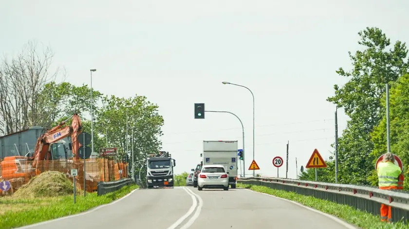 L'allestimento del cantiere in prossimità del ponte