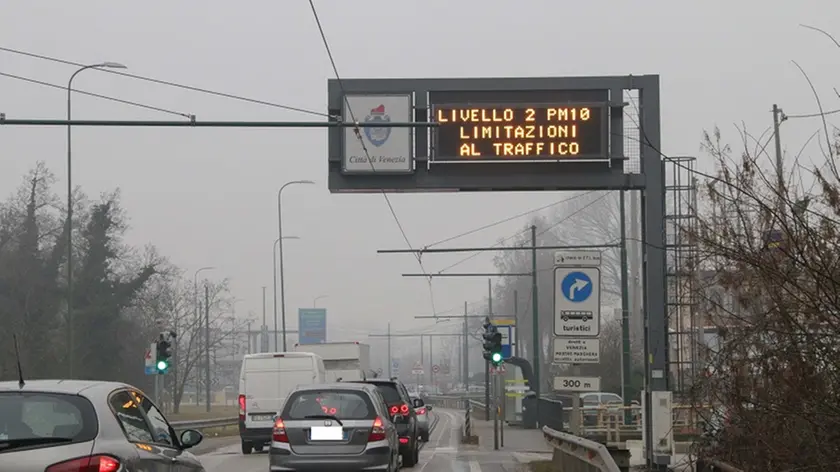 Foto Agenzia Candussi/ Scattolin/ Mestre, San Giuliano/ Limitazioni al traffico a causa di alto livello di PM10