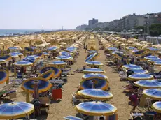 Jesolo (VE):.La spiaggia..02/08/2001 © Light Image Studio..Morsego.