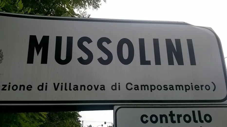 LA CURIOSITA': a Camposampiero, in provincia di Padova, c'è una frazione chiamata Mussolini. Il nome però sembra derivare dai "moscerini" in padovano.