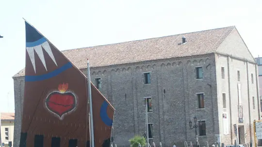 Chioggia: bragozzo al museo etnografico bragozzo al museo e CAvanis