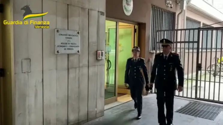 L'indagine della Guardia di Finanza ha scoperchiato il fenomeno dello sfruttamento del lavoro nei cantieri navali di Venezia