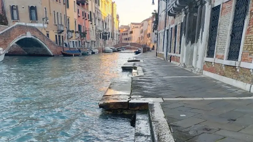 La riva degli Armeni a rischio crollo