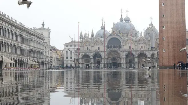Interpress/M.Tagliapietra Venezia 13.01.2017.- Acqua alta in Piazza San Marco.