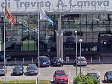 FERRAZZA TREVISO areoporto canova chiude per lavori pista agenzia fotografica fotofilm