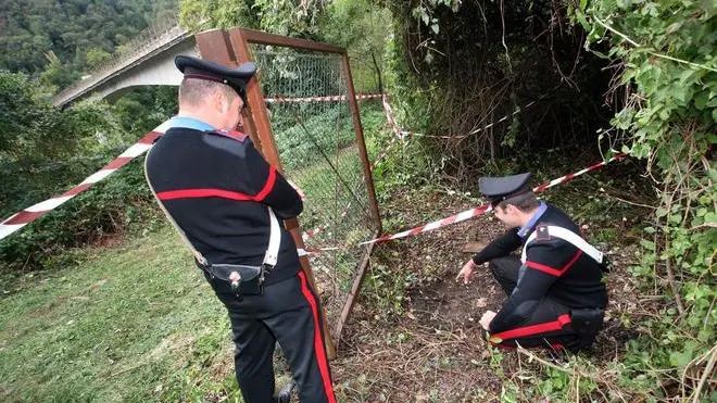 Cogollo del Cengio ritrovamento cadevere in decomposizione zona Ponte San Agata nella foto Carabinieri della stazione di Piovene indicano il punto dove giaceva il corpo