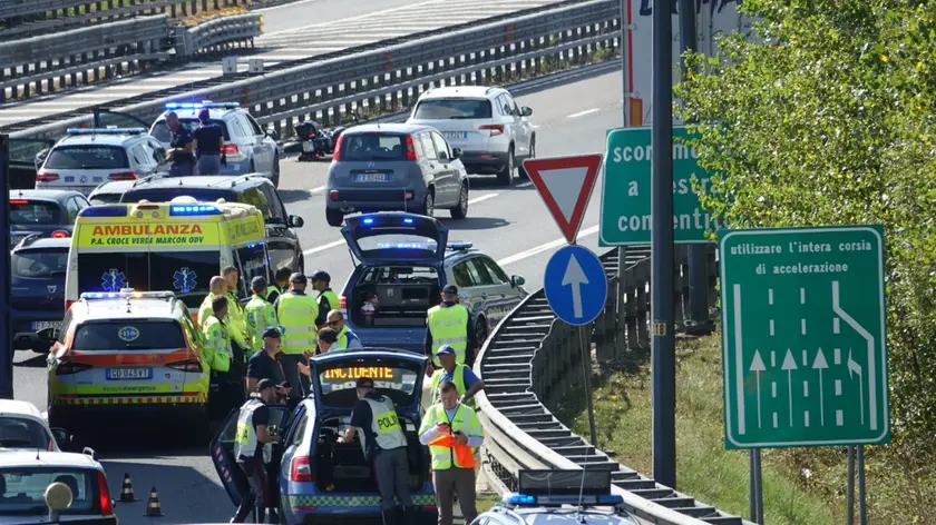 L'incidente in tangenziale a Mestre (foto Agenzia Pòrcile)