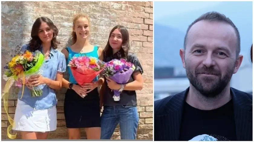 Virginia Gonzales, Linda Conchetto e Lucrezia Novello davanti al Foscarini. A destra lo scrittore Enrico Galiano