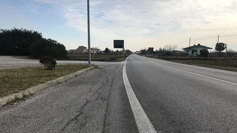 SCATTOLIN - DINO TOMMASELLA - PORTOGRUARO - IL LUOGO DELL'INVESTIMENTO DELLA RAGAZZZA IN LOCALITA' MAZZOLADA