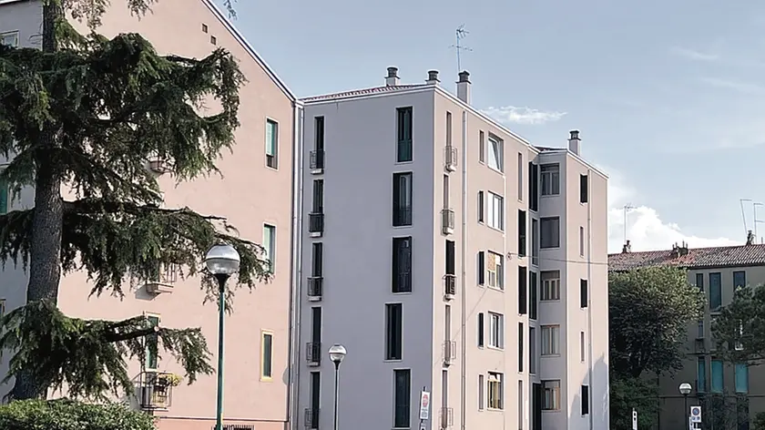 La morte è avvenuta nel quartiere San Giuseppe, una delle zone storiche di viale San Marco a Mestre, che tutti chiamano il villaggio