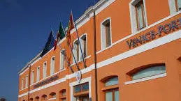 La sede dell'autorità portuale a San Basilio