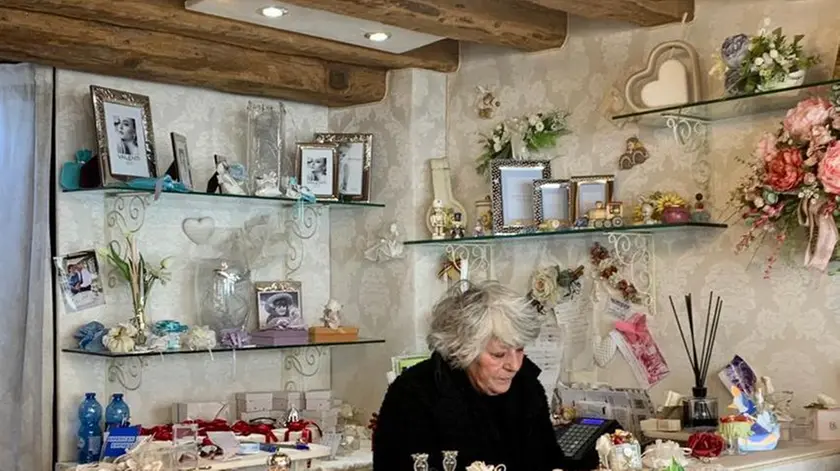 Manuela Novello è costretta a chiudere il suo negozio di bomboniere