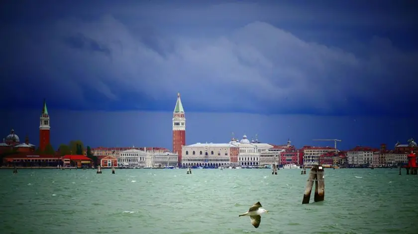 Una bella foto di Marco Contessa di questi giorni di temporali e freddo