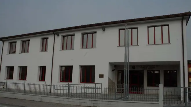 LAZZARINI FGAVAGNIN SANTO STINO VANDALI IST E.MATTEI ESTERNI E DISTRIBUTORI SCASSINATI