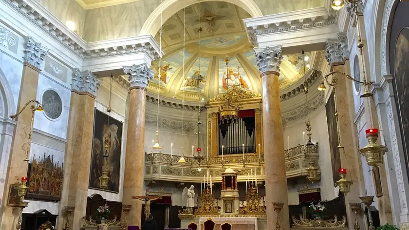 L'interno della chiesa di San Silvestro appena restaurato