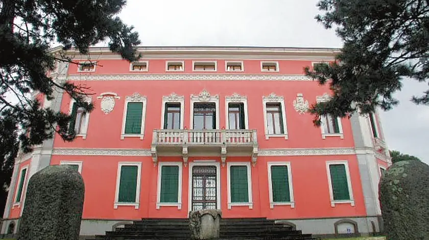 Vigonovo - Venezia: esterni - municipio 30/03/2001 © Light Image studio Morsego