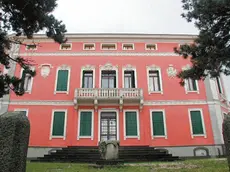 Vigonovo - Venezia: esterni - municipio 30/03/2001 © Light Image studio Morsego