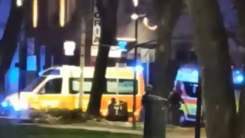 L'ambulanza sul luogo dell'aggressione
