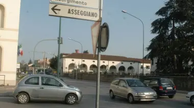 Piazza San Giorgio al bivio con via Risorgimento a Chirignago Sono previste nuove edificazioni