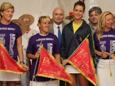 Regata di Mestre 'San Michele', punta San Giuliano nella foto premiaz. Donne: 1° Carpenedo/Bissuola