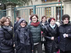 Protesta davanti alla scuola Grimani di Marghera in seguito al taglio sul personale delle pulizie