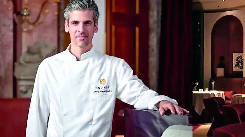 Chef Philip Chronopoulos nel ristorante Palais Royal di Venezia, una stella Michelin